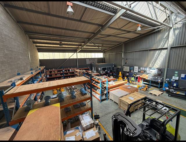410M² WAREHOUSE TO LET IN SPARTAN